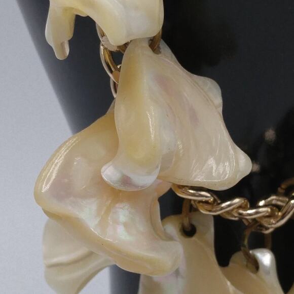 Vintage Mother of Pearl MOP Shell Bracelet, Gold Tone Chain, 8 Inches, 1950s - Picture 14 of 14